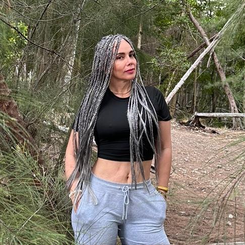 <em>ISABELLE G.</em>